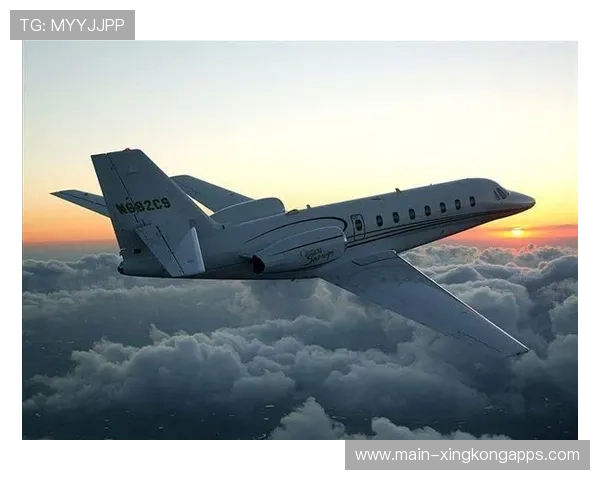 莱万豪华私人飞机内景曝光，球迷直呼看不起