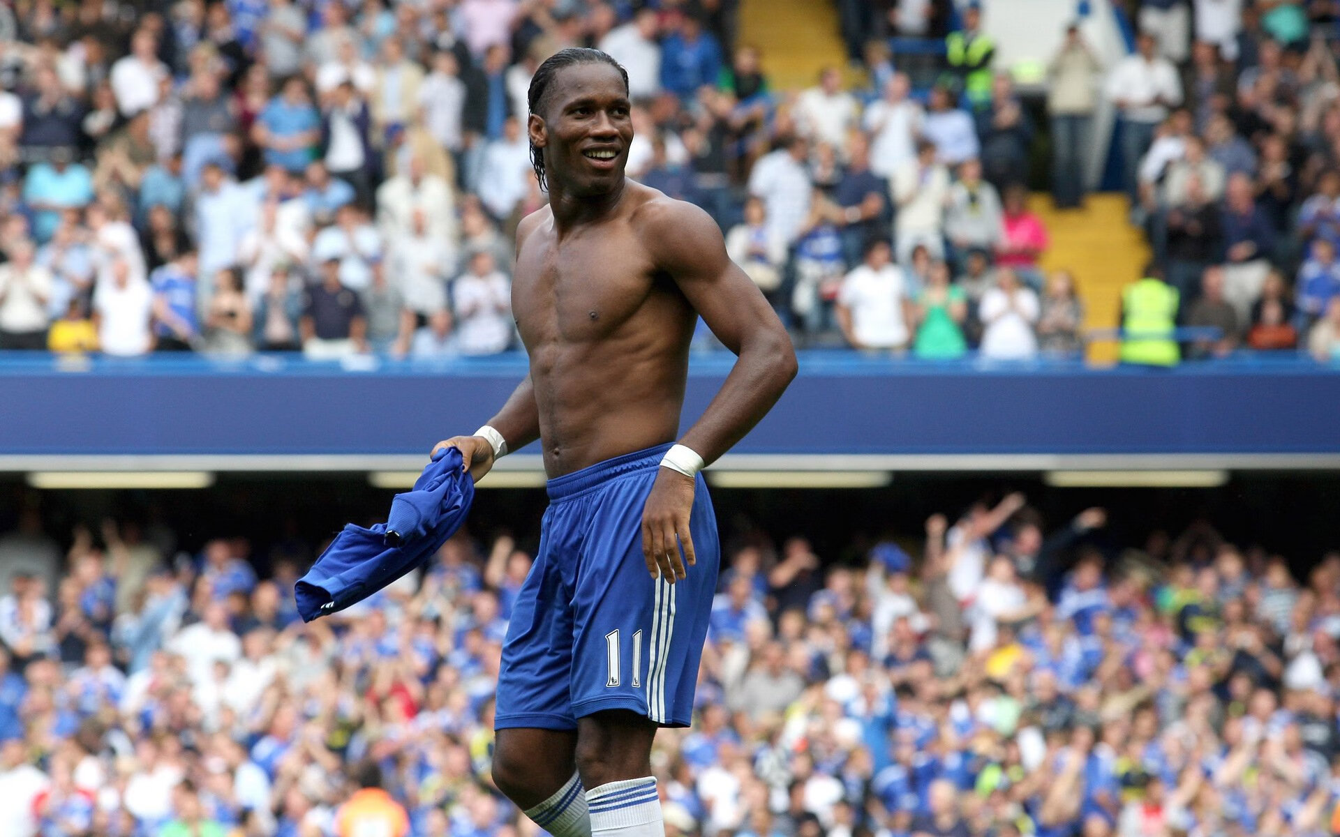 星空国际体育-拜仁双后腰拦截覆盖能力极强，拜仁套后腰